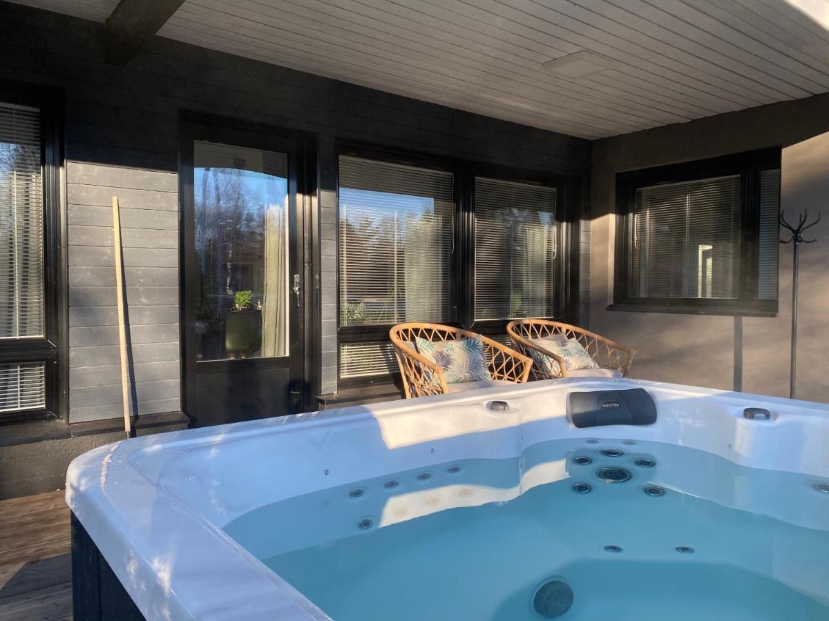 Idyllic Villa Unikko With Jacuzzi And Sauna Björneborg Exteriör bild