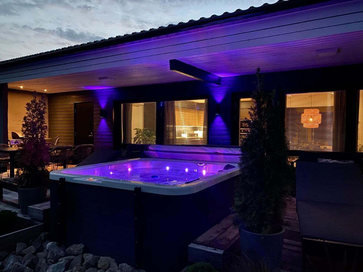 Idyllic Villa Unikko With Jacuzzi And Sauna Björneborg Exteriör bild